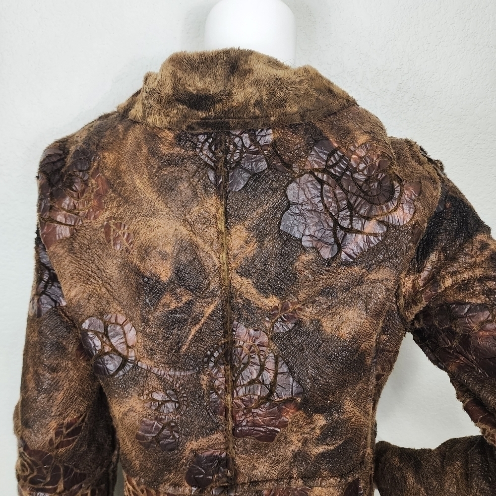 True Grit Mobwife Faux Fur Rose Embossed Coat Size M - Picture 11 of 14
